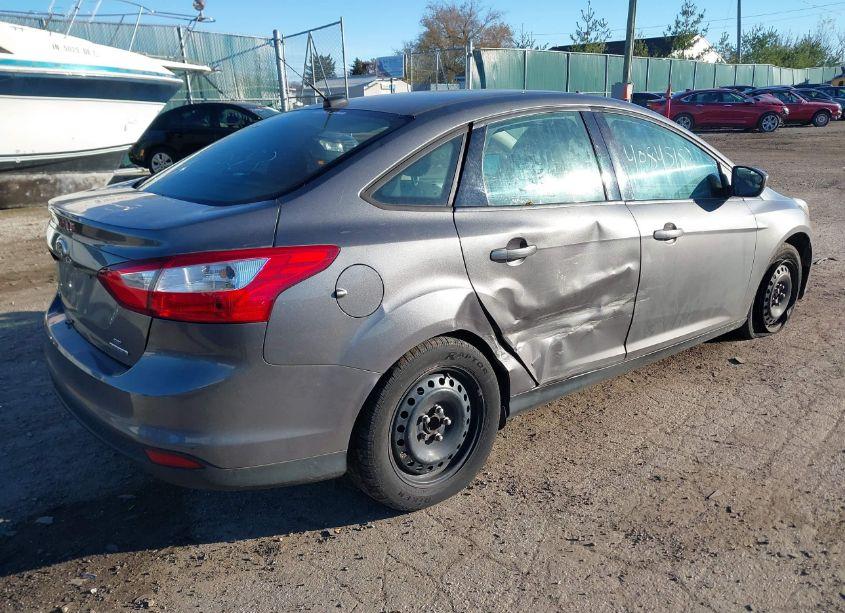 Photo 4 of 2012 Ford Focus SE (VIN 1FAHP3F25CL445772)