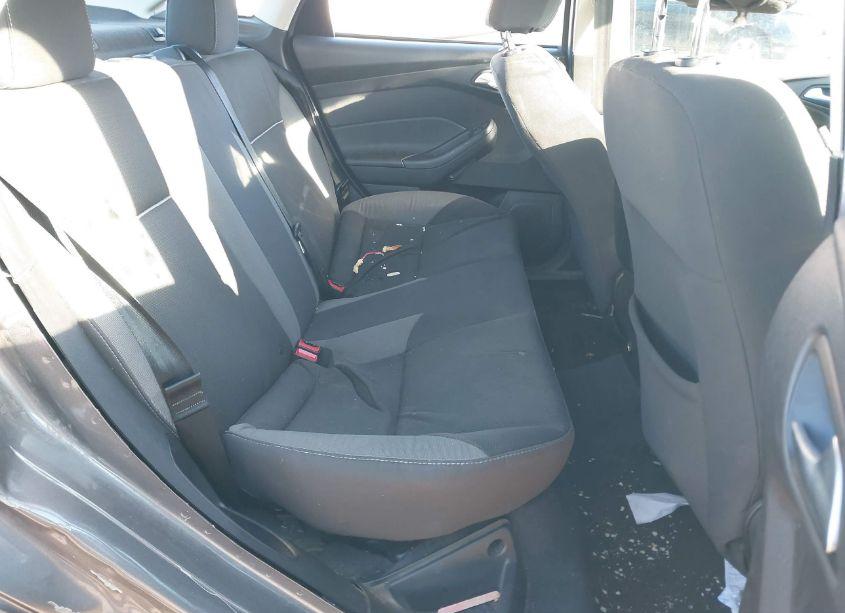 Photo 8 of 2012 Ford Focus SE (VIN 1FAHP3F25CL445772)