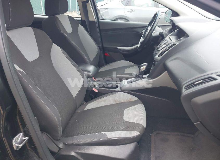Photo 5 of 2012 Ford Focus SE (VIN 1FAHP3F25CL446064)