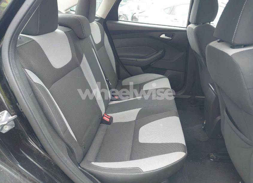 Photo 8 of 2012 Ford Focus SE (VIN 1FAHP3F25CL446064)