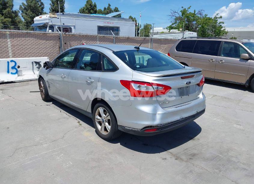 Photo 3 of 2012 Ford Focus SE (VIN 1FAHP3F25CL476830)