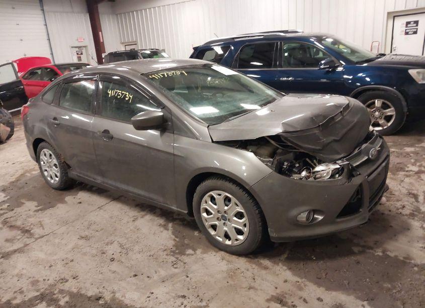 2012 Ford Focus SE (VIN 1FAHP3F26CL152575) main photo
