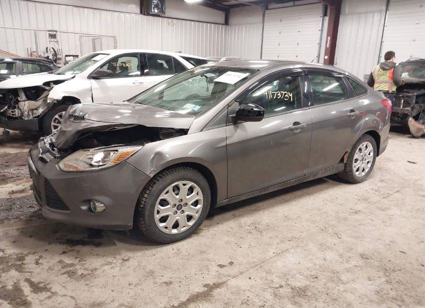 Photo 2 of 2012 Ford Focus SE (VIN 1FAHP3F26CL152575)