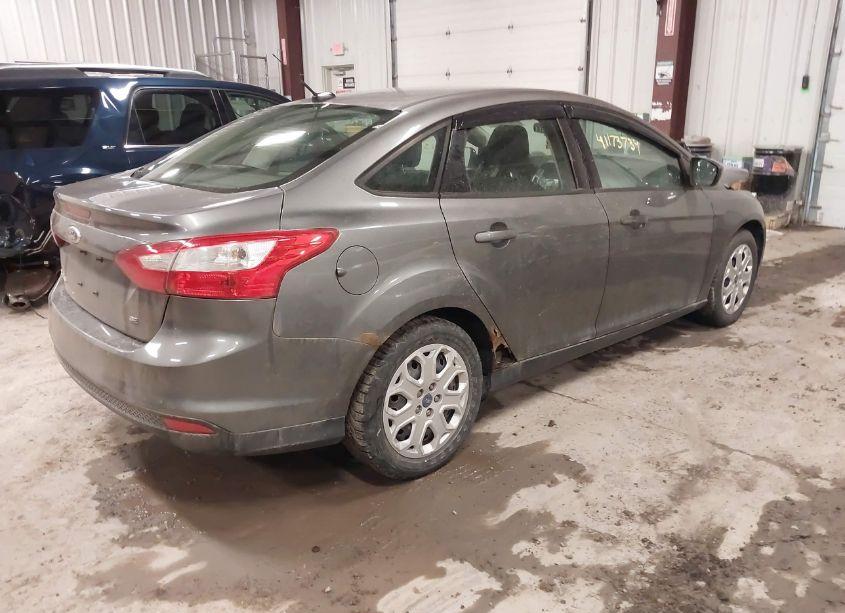 Photo 4 of 2012 Ford Focus SE (VIN 1FAHP3F26CL152575)