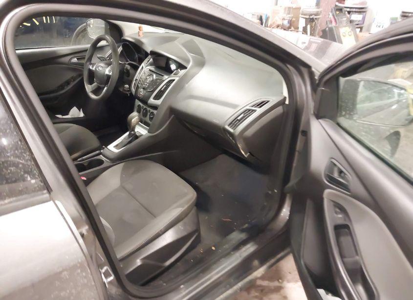 Photo 5 of 2012 Ford Focus SE (VIN 1FAHP3F26CL152575)