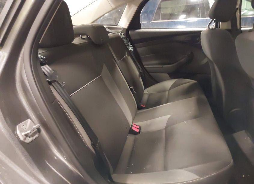 Photo 8 of 2012 Ford Focus SE (VIN 1FAHP3F26CL152575)