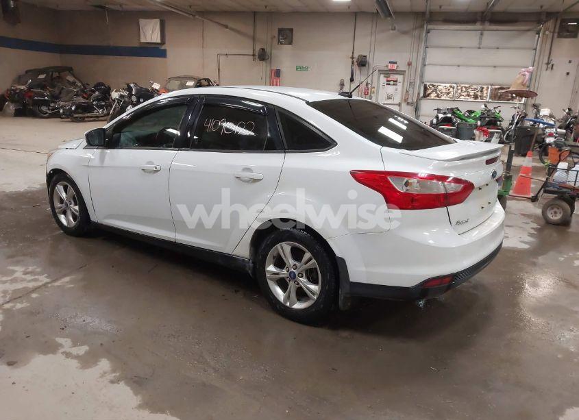 Photo 3 of 2012 Ford Focus SE (VIN 1FAHP3F26CL209423)