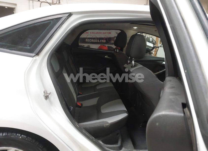 Photo 8 of 2012 Ford Focus SE (VIN 1FAHP3F26CL209423)