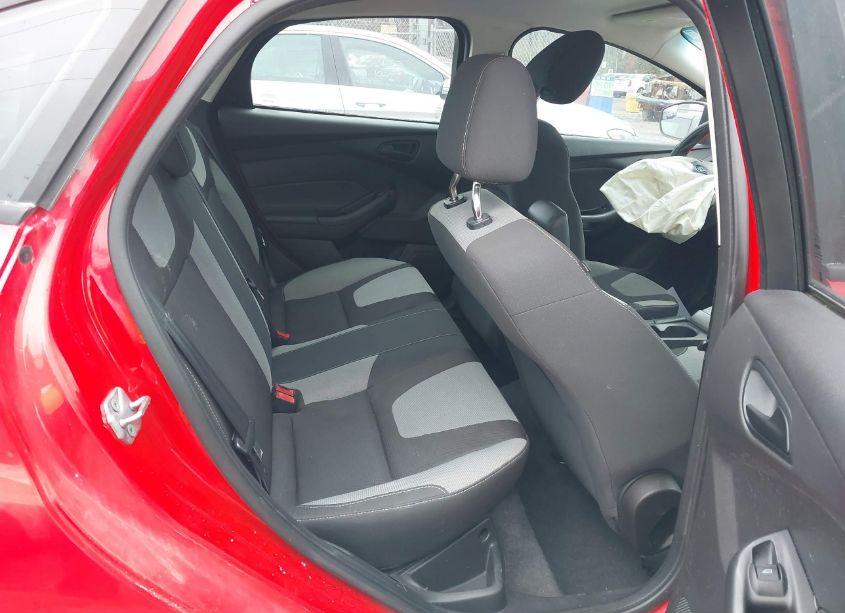 Photo 8 of 2012 Ford Focus SE (VIN 1FAHP3F26CL225475)