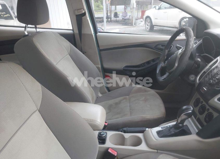 Photo 5 of 2012 Ford Focus SE (VIN 1FAHP3F26CL231275)