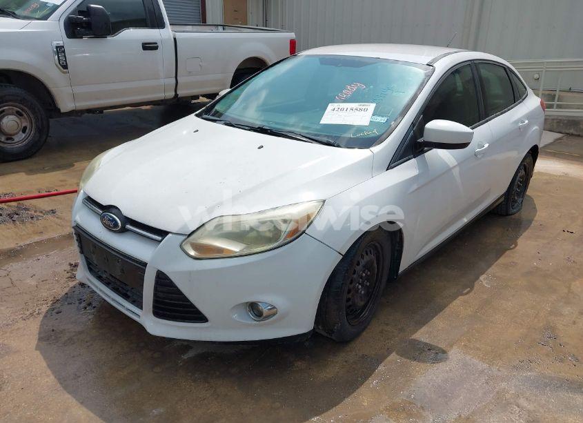 Photo 2 of 2012 Ford Focus SE (VIN 1FAHP3F26CL252367)