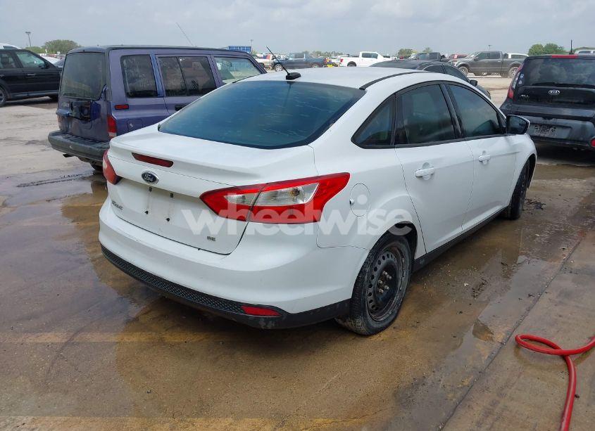 Photo 4 of 2012 Ford Focus SE (VIN 1FAHP3F26CL252367)