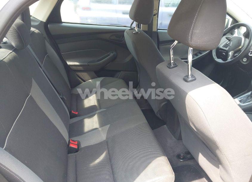 Photo 8 of 2012 Ford Focus SE (VIN 1FAHP3F26CL252367)