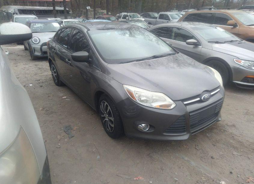 2012 Ford Focus SE (VIN 1FAHP3F26CL270450) main photo