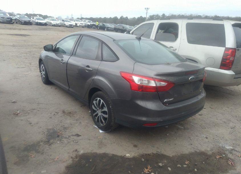 Photo 3 of 2012 Ford Focus SE (VIN 1FAHP3F26CL270450)