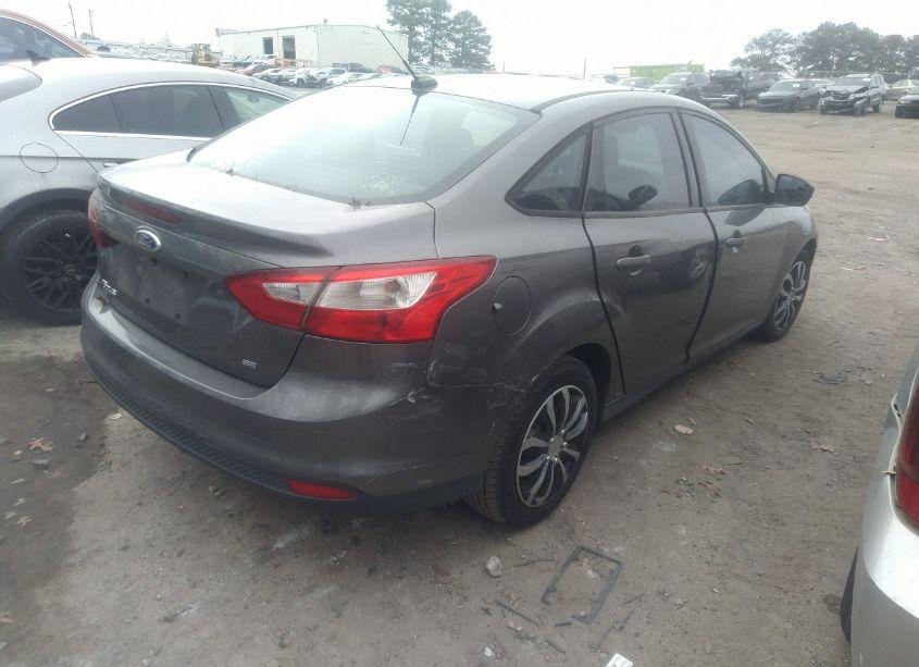 Photo 4 of 2012 Ford Focus SE (VIN 1FAHP3F26CL270450)