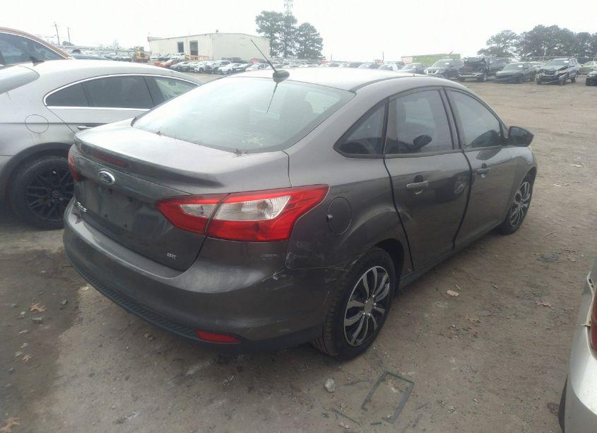 Photo 8 of 2012 Ford Focus SE (VIN 1FAHP3F26CL270450)