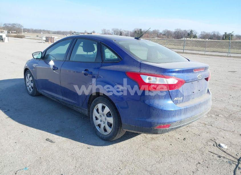 Photo 3 of 2012 Ford Focus SE (VIN 1FAHP3F26CL323437)