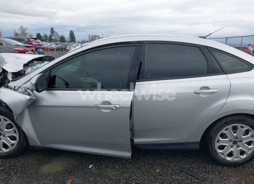 Photo 15 of 2012 Ford Focus SE (VIN 1FAHP3F26CL381211)