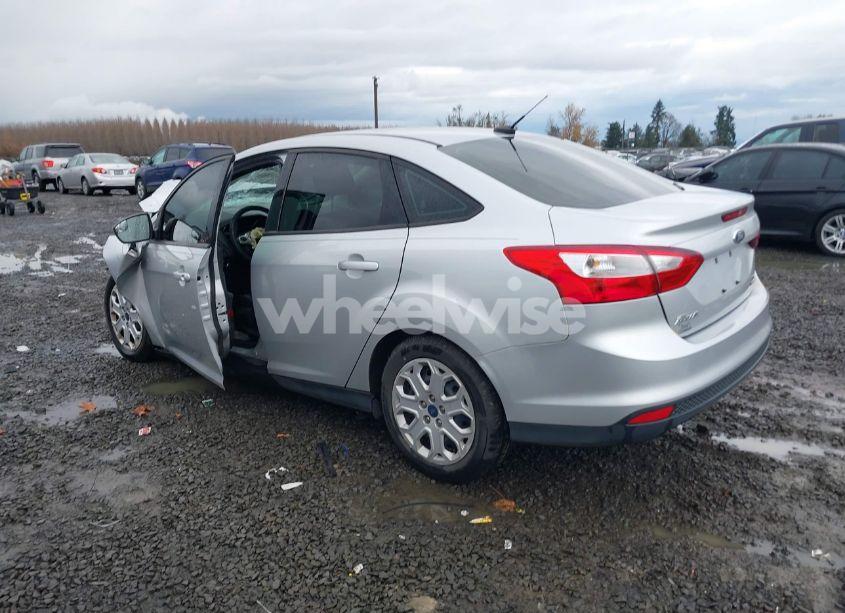 Photo 3 of 2012 Ford Focus SE (VIN 1FAHP3F26CL381211)