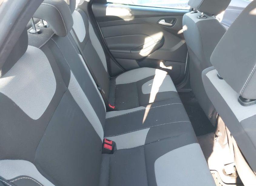 Photo 8 of 2012 Ford Focus SE (VIN 1FAHP3F26CL390524)