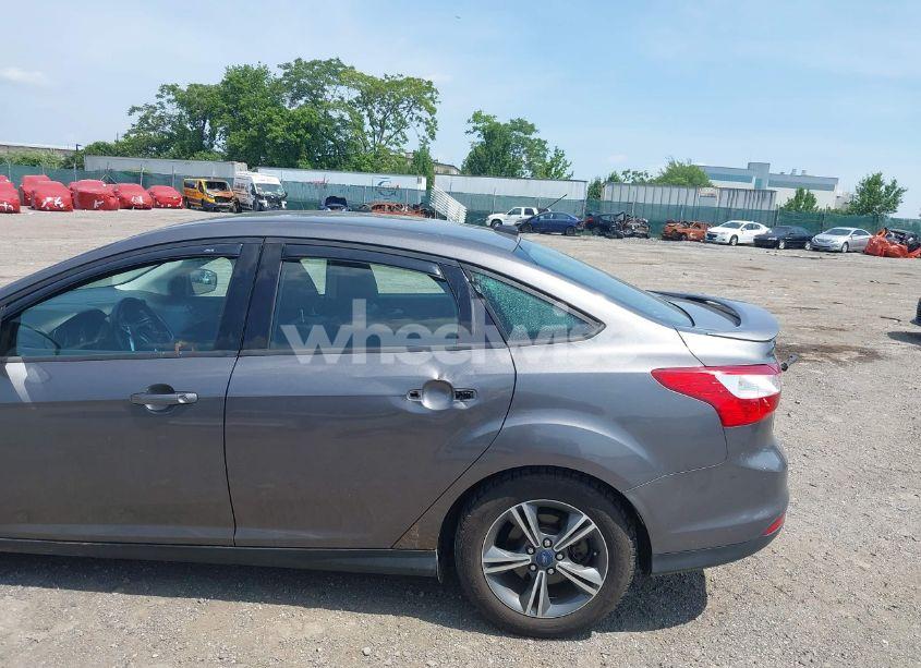 Photo 6 of 2012 Ford Focus SE (VIN 1FAHP3F26CL407046)