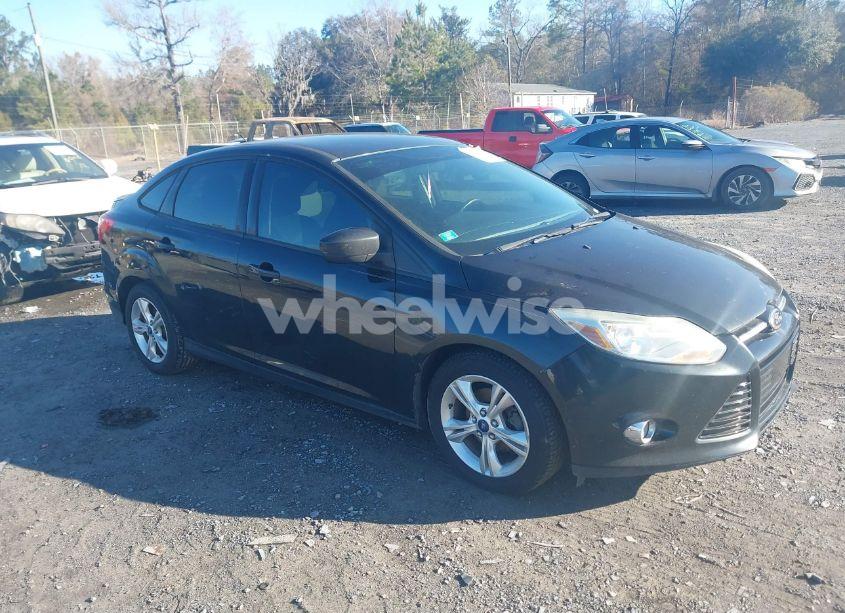 2012 Ford Focus SE (VIN 1FAHP3F26CL408018) main photo