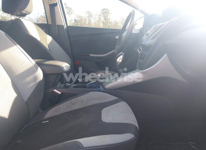 Photo 5 of 2012 Ford Focus SE (VIN 1FAHP3F26CL408018)