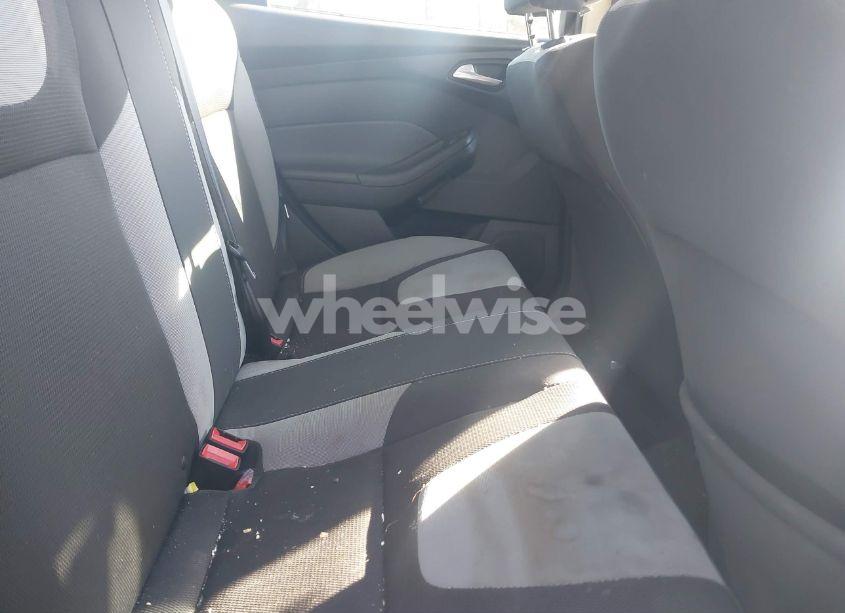 Photo 8 of 2012 Ford Focus SE (VIN 1FAHP3F26CL408018)