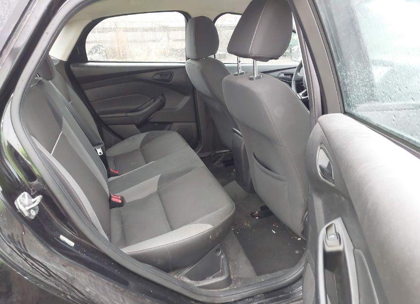 Photo 8 of 2012 Ford Focus SE (VIN 1FAHP3F26CL418418)