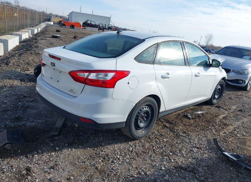 Photo 4 of 2012 Ford Focus SE (VIN 1FAHP3F26CL428155)