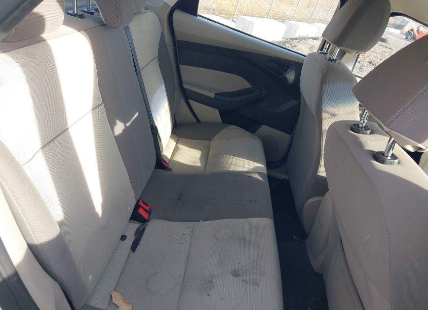 Photo 8 of 2012 Ford Focus SE (VIN 1FAHP3F26CL428155)