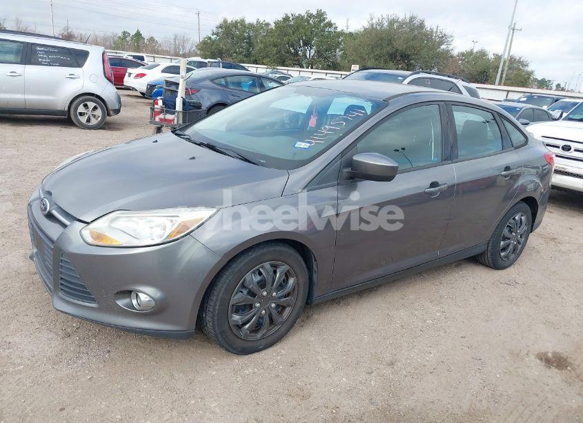 Photo 2 of 2012 Ford Focus SE (VIN 1FAHP3F26CL428687)