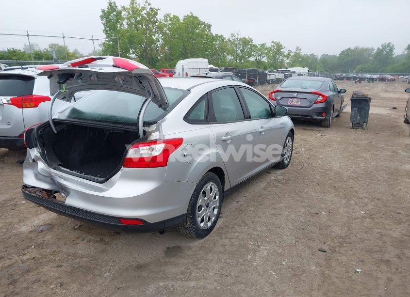 Photo 4 of 2012 Ford Focus SE (VIN 1FAHP3F26CL434649)