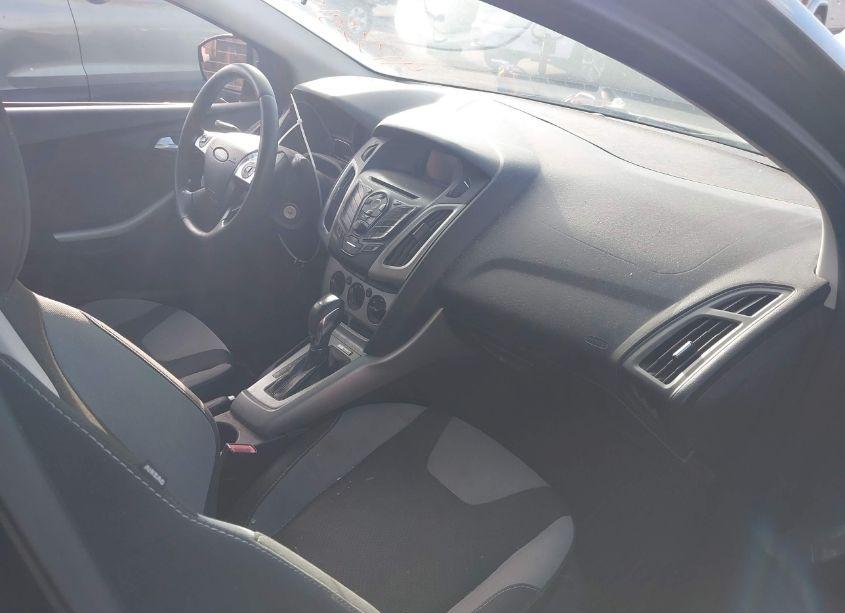 Photo 5 of 2012 Ford Focus SE (VIN 1FAHP3F26CL451158)