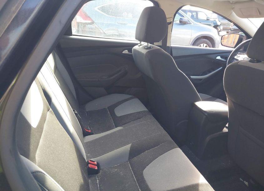 Photo 8 of 2012 Ford Focus SE (VIN 1FAHP3F26CL451158)