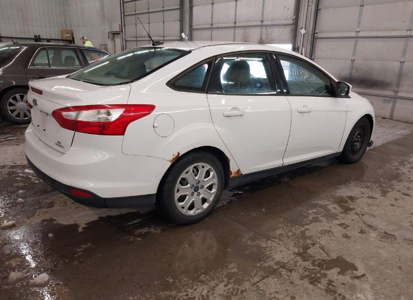 Photo 4 of 2012 Ford Focus SE (VIN 1FAHP3F26CL451709)