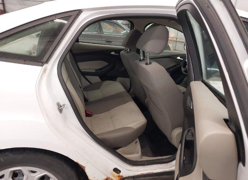 Photo 8 of 2012 Ford Focus SE (VIN 1FAHP3F26CL451709)