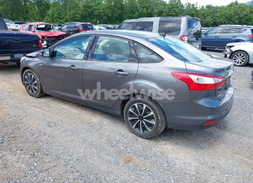 Photo 3 of 2012 Ford Focus SE (VIN 1FAHP3F26CL478487)
