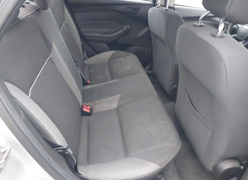 Photo 8 of 2012 Ford Focus SE (VIN 1FAHP3F27CL197072)