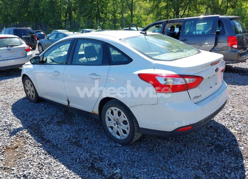 Photo 3 of 2012 Ford Focus SE (VIN 1FAHP3F27CL218986)