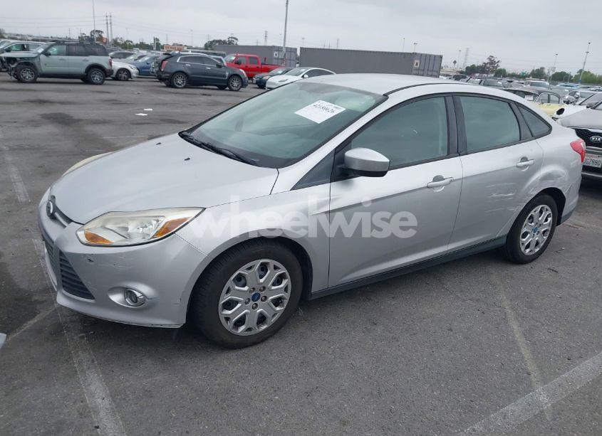 Photo 2 of 2012 Ford Focus SE (VIN 1FAHP3F27CL257447)