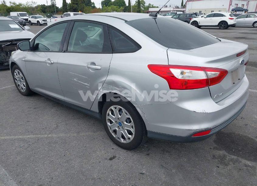Photo 3 of 2012 Ford Focus SE (VIN 1FAHP3F27CL257447)