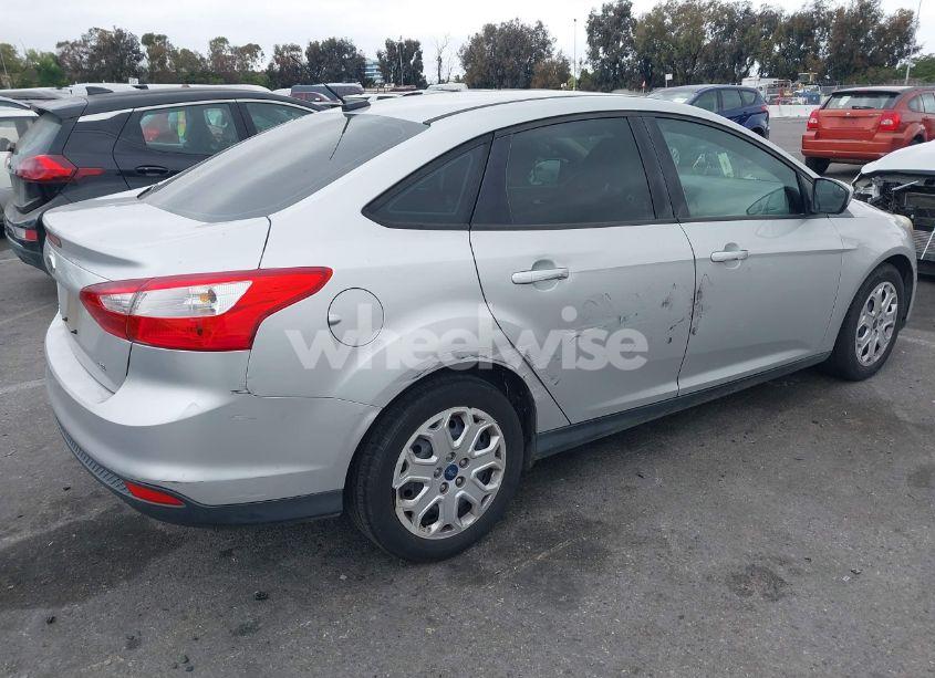 Photo 4 of 2012 Ford Focus SE (VIN 1FAHP3F27CL257447)