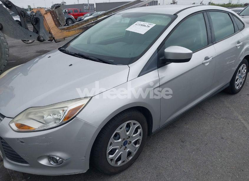 Photo 6 of 2012 Ford Focus SE (VIN 1FAHP3F27CL257447)