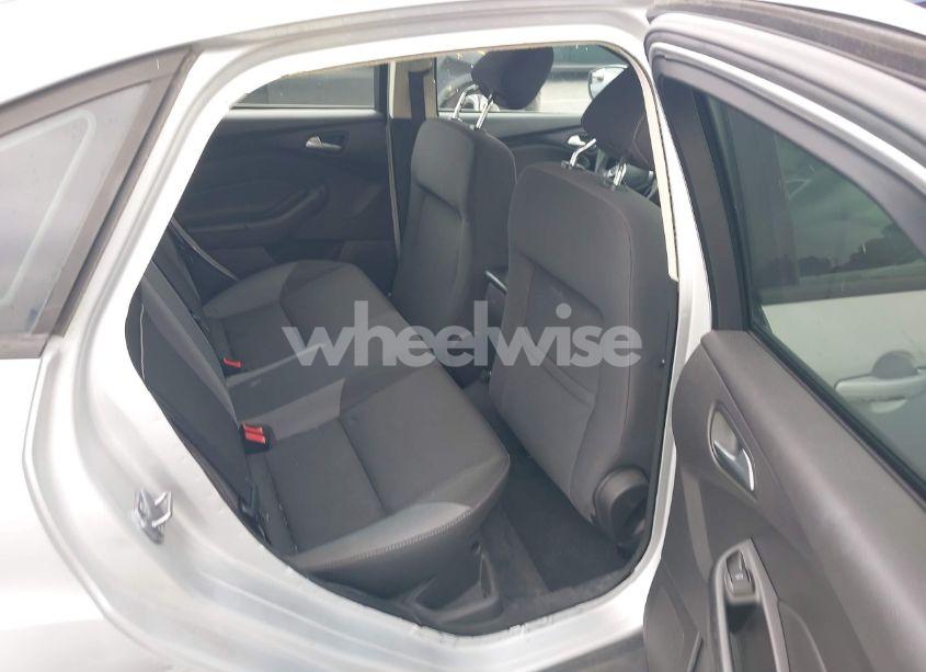 Photo 8 of 2012 Ford Focus SE (VIN 1FAHP3F27CL257447)