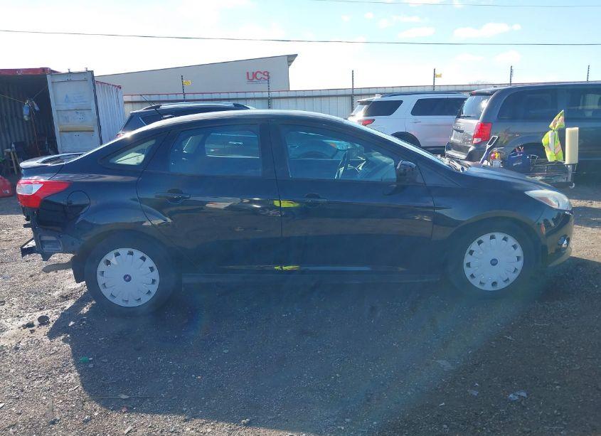 Photo 14 of 2012 Ford Focus SE (VIN 1FAHP3F27CL272966)
