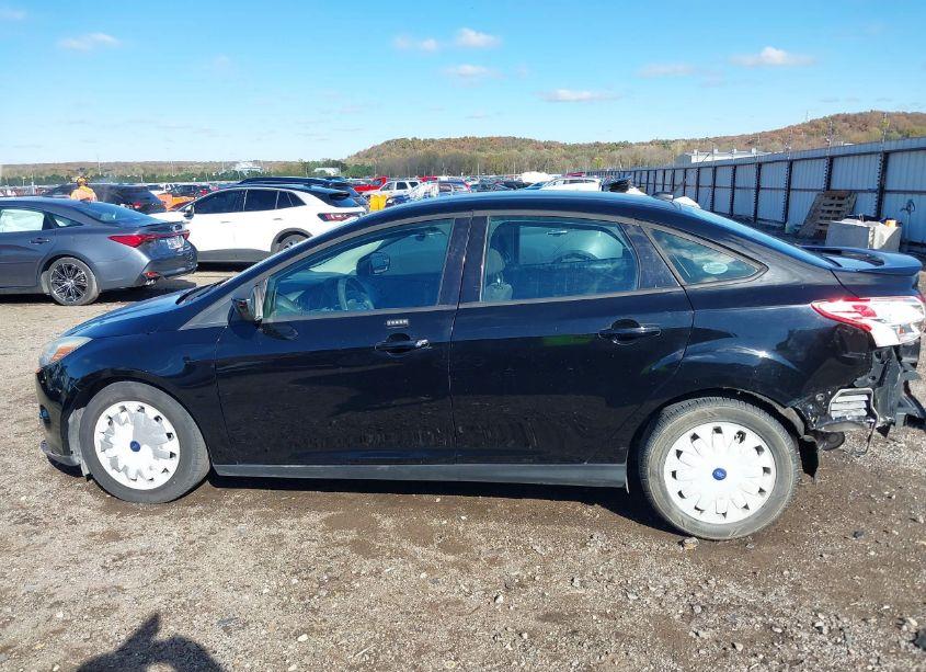 Photo 15 of 2012 Ford Focus SE (VIN 1FAHP3F27CL272966)