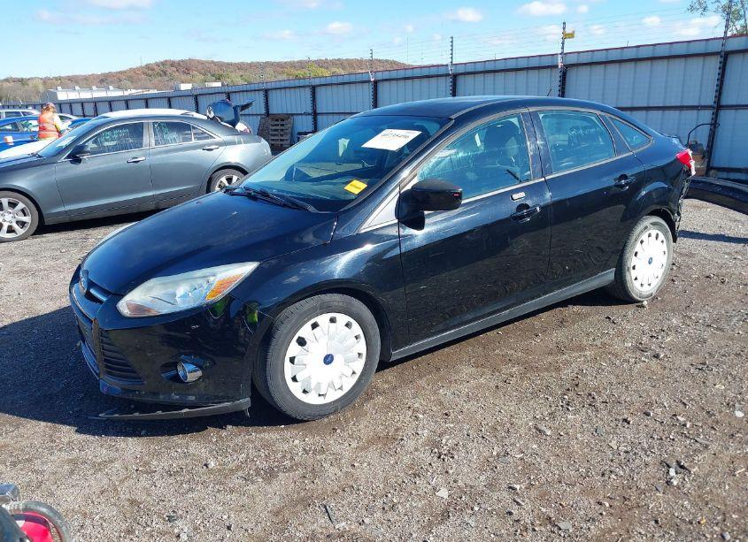 Photo 2 of 2012 Ford Focus SE (VIN 1FAHP3F27CL272966)