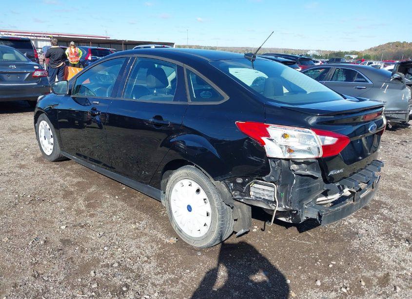 Photo 3 of 2012 Ford Focus SE (VIN 1FAHP3F27CL272966)